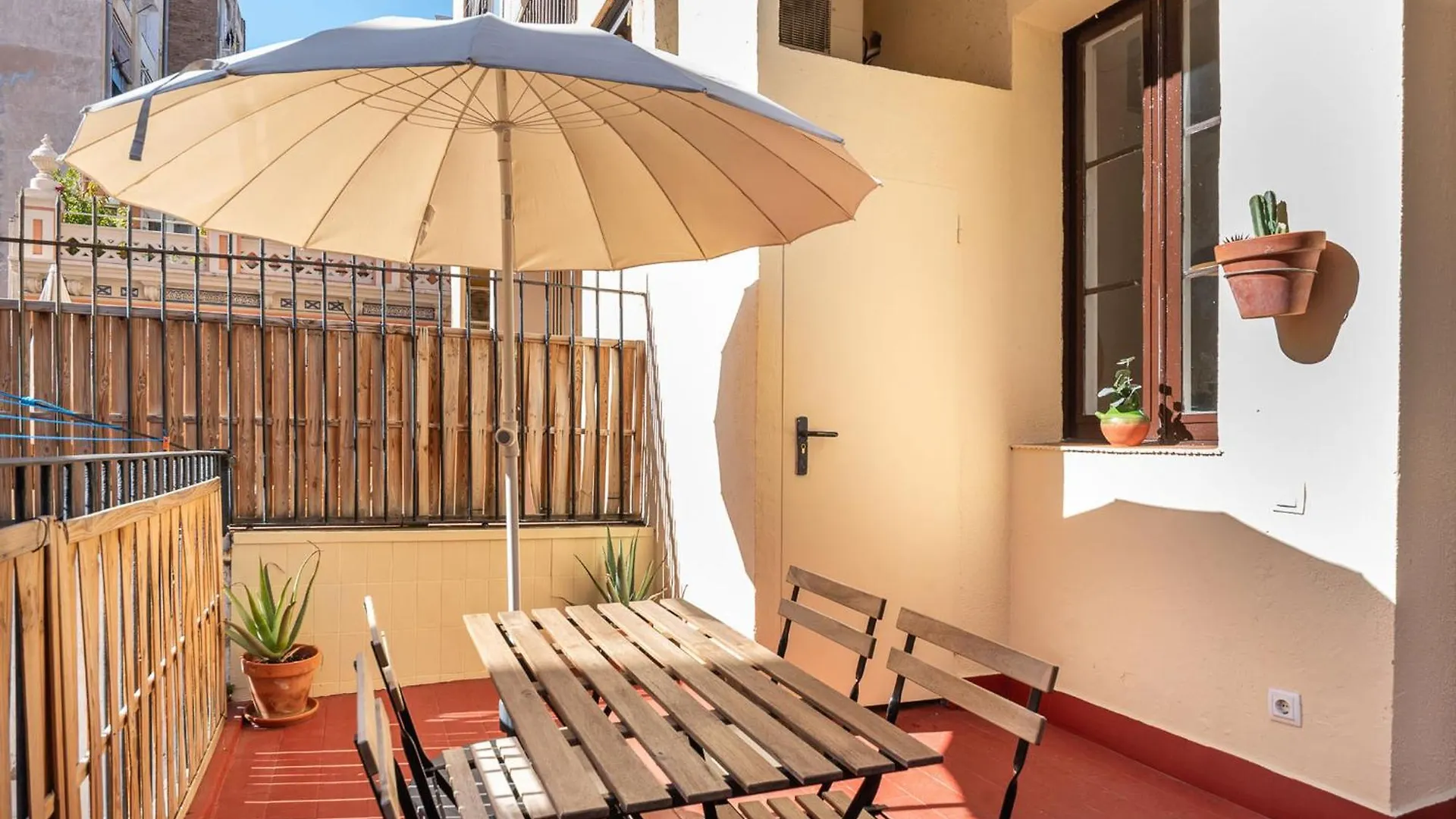 Oasis With A Sunny Terrace In The Heart Of Gracia Lejlighed Barcelona